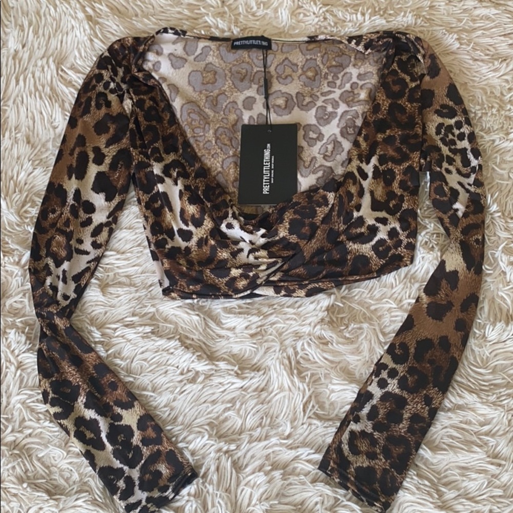 Cheetah print long sleeve crop top